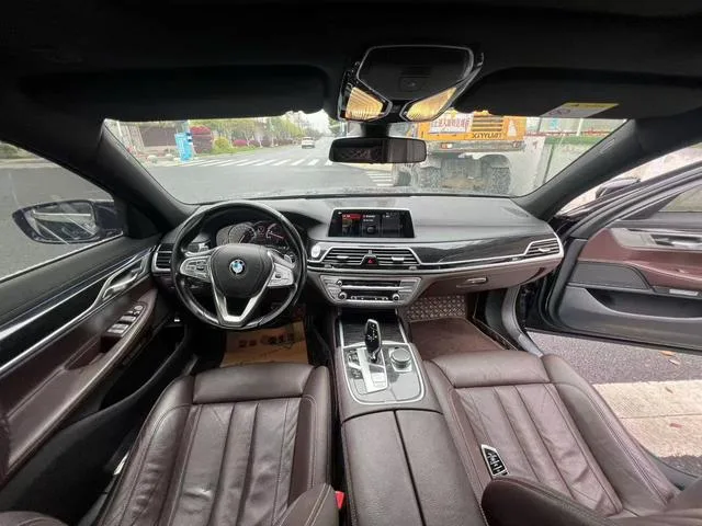 BMW 7 Series 2018 730Li Leader M Ensemble de sport extérieur photo 5