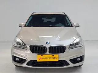 BMW 2 Series Touring 2016 218i Traje de diseño deportivo exterior foto 2 BMW 2 Series Touring 2016 218i Traje de diseño deportivo exterior foto 2