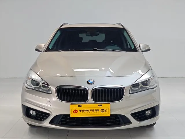 BMW 2 Series Touring 2016 218i Traje de diseño deportivo exterior foto 2 BMW 2 Series Touring 2016 218i Traje de diseño deportivo exterior foto 2