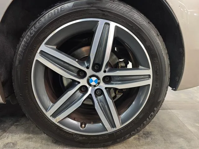 BMW 2 Series Touring 2016 218i Traje de diseño deportivo exterior foto 4 BMW 2 Series Touring 2016 218i Traje de diseño deportivo exterior foto 4