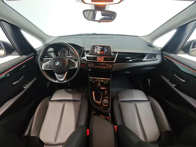 BMW 2 Series Touring 2016 218i Traje de diseño deportivo exterior foto 6 BMW 2 Series Touring 2016 218i Traje de diseño deportivo exterior foto 6