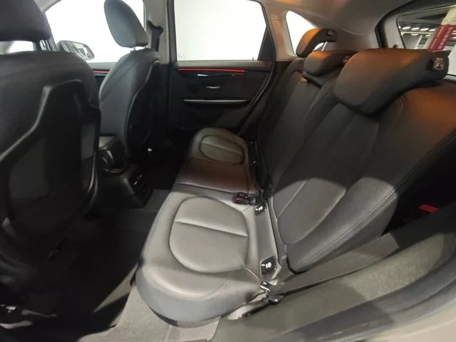 BMW 2 Series Touring 2016 218i Traje de diseño deportivo interior foto 7 BMW 2 Series Touring 2016 218i Traje de diseño deportivo interior foto 7