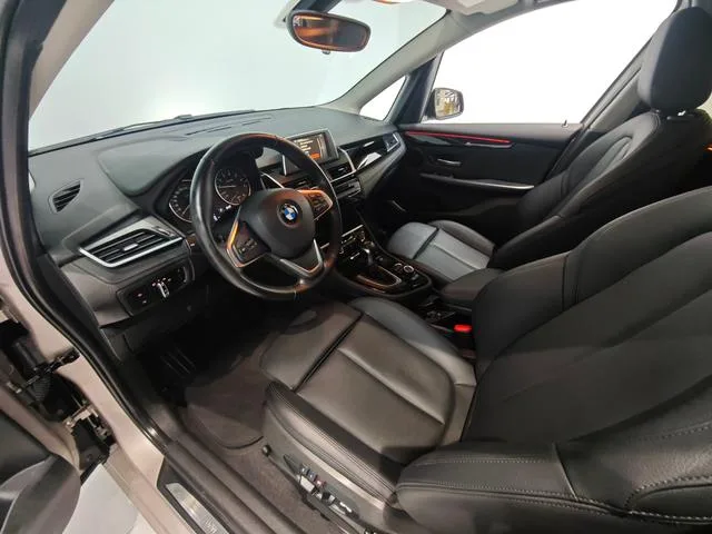 BMW 2 Series Touring 2016 218i Traje de diseño deportivo interior foto 8 BMW 2 Series Touring 2016 218i Traje de diseño deportivo interior foto 8