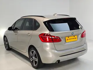 BMW 2 Series Touring 2016 218i Traje de diseño deportivo interior foto 12 BMW 2 Series Touring 2016 218i Traje de diseño deportivo interior foto 12