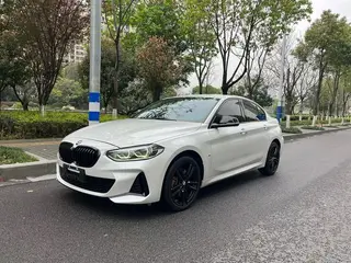 BMW 1 Series 2021 125i M Edición nocturna deportiva