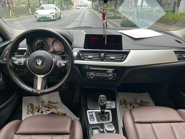 BMW 1 Series 2021 125i M Спортивные ночные издания интерьер фото 8