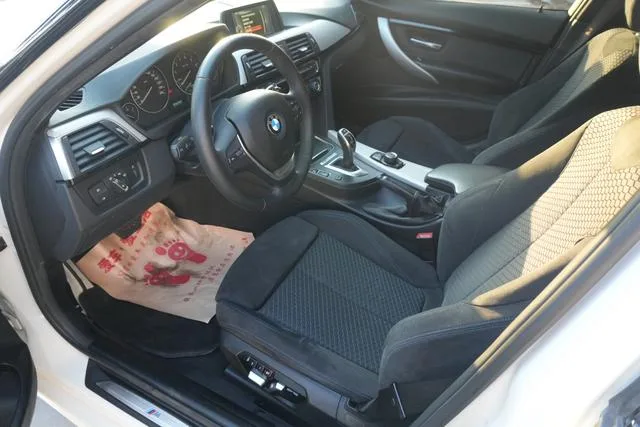 BMW 3 Series 2017 320i M Sportif extérieur photo 3