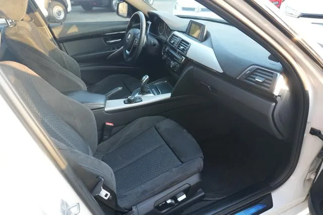 BMW 3 Series 2017 320i M Sportif extérieur photo 4