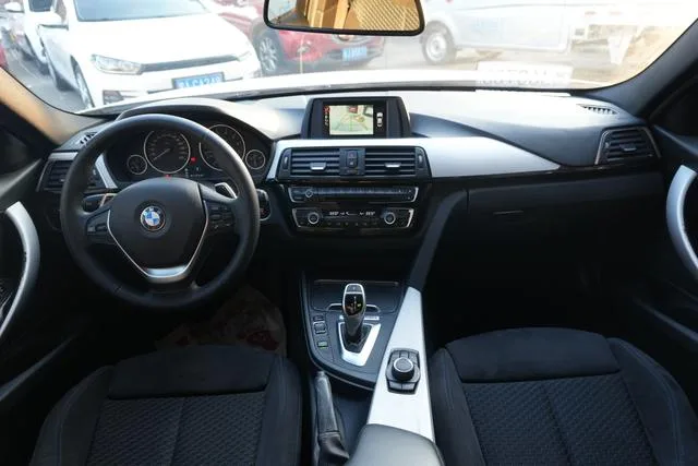 BMW 3 Series 2017 320i M Sportif extérieur photo 5