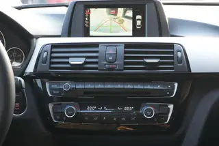 BMW 3 Series 2017 320i M Sportif intérieur photo 8