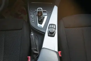 BMW 3 Series 2017 320i M Sportif intérieur photo 10