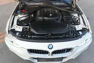BMW 3 Series 2017 320i M Sportif intérieur photo 13