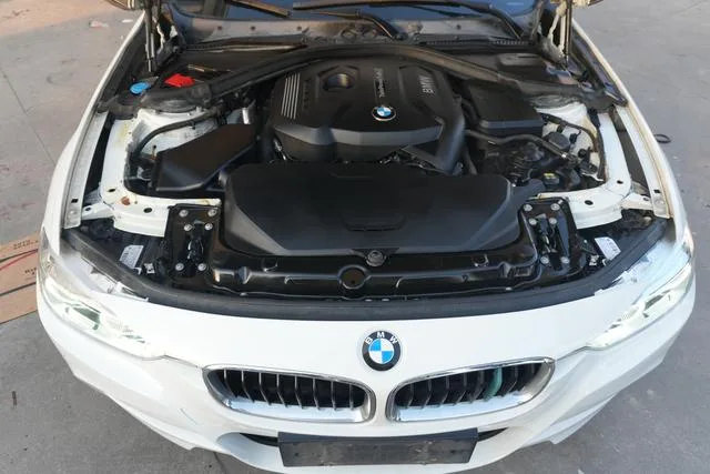 BMW 3 Series 2017 320i M Sportif intérieur photo 13