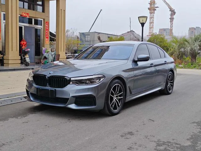 BMW 5 Series 2020 525i M Sports suit exterior photo 1 BMW 5 Series 2020 525i M Sports suit exterior photo 1