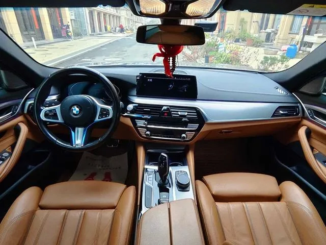 BMW 5 Series 2020 525i M Sports suit interior photo 13 BMW 5 Series 2020 525i M Sports suit interior photo 13