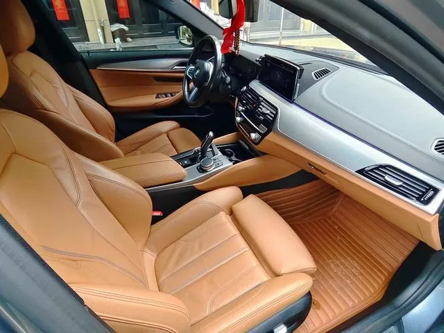 BMW 5 Series 2020 525i M Sports suit interior photo 14 BMW 5 Series 2020 525i M Sports suit interior photo 14