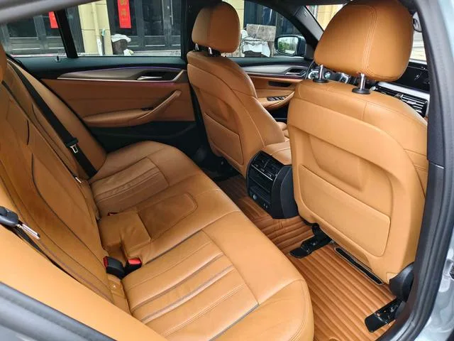BMW 5 Series 2020 525i M Sports suit interior photo 15 BMW 5 Series 2020 525i M Sports suit interior photo 15