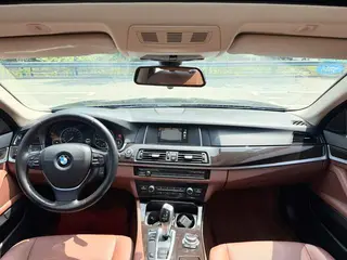 BMW 5 Series 2017 525Li Set de diseño de lujo interior foto 11 BMW 5 Series 2017 525Li Set de diseño de lujo interior foto 11