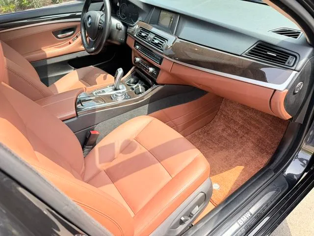 BMW 5 Series 2017 525Li Set de diseño de lujo interior foto 12 BMW 5 Series 2017 525Li Set de diseño de lujo interior foto 12