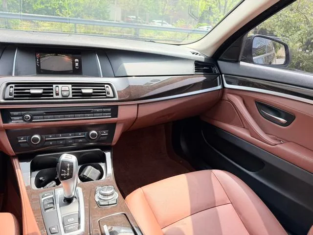 BMW 5 Series 2017 525Li Set de diseño de lujo interior foto 16 BMW 5 Series 2017 525Li Set de diseño de lujo interior foto 16