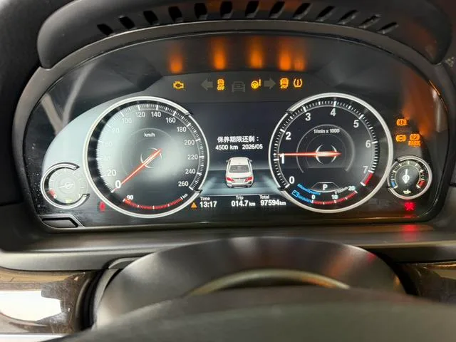 BMW 5 Series 2017 525Li Set de diseño de lujo interior foto 18 BMW 5 Series 2017 525Li Set de diseño de lujo interior foto 18