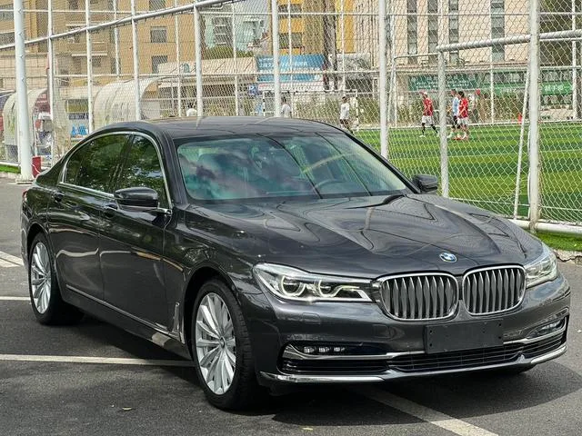 BMW 7 Series 2017 740Li Leader extérieur photo 3 BMW 7 Series 2017 740Li Leader extérieur photo 3