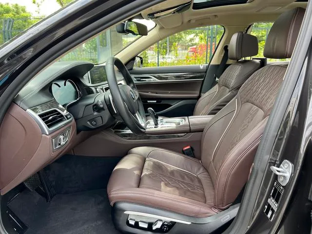 BMW 7 Series 2017 740Li Leader extérieur photo 10 BMW 7 Series 2017 740Li Leader extérieur photo 10