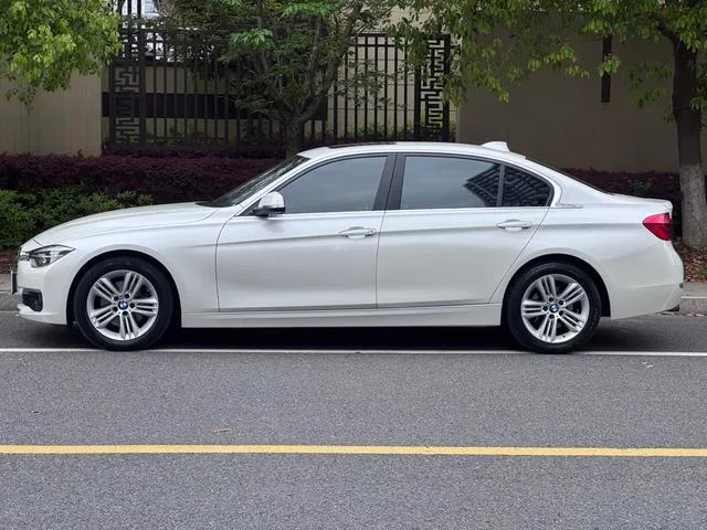 BMW 3 Series 2016 320Li Fashionable exterior photo 3
