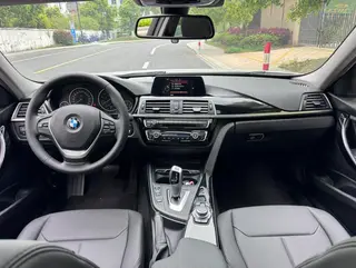 BMW 3 Series 2016 320Li Fashionable exterior photo 4