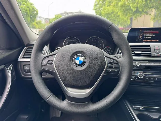 BMW 3 Series 2016 320Li Fashionable exterior photo 6