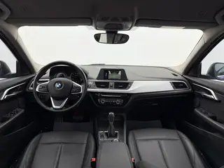 BMW 1 Series 2018 118i Модный тип интерьер фото 9