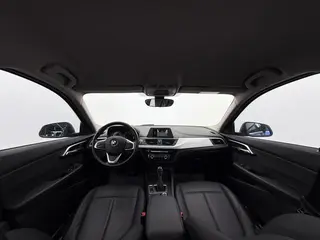 BMW 1 Series 2018 118i Модный тип интерьер фото 10