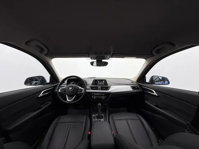BMW 1 Series 2018 118i Модный тип интерьер фото 10