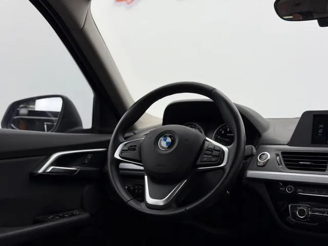 BMW 1 Series 2018 118i Модный тип интерьер фото 11