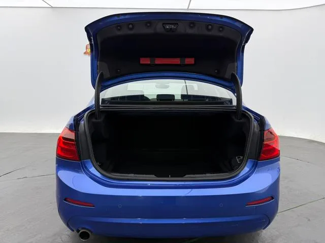 BMW 1 Series 2018 118i Модный тип интерьер фото 13