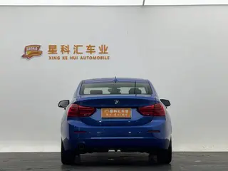 BMW 1 Series 2018 118i Модный тип интерьер фото 16