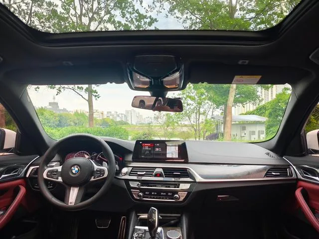 BMW 5 Series 2019 Модификация 530Li Лидирующий M Спортивный костюм интерьер фото 7