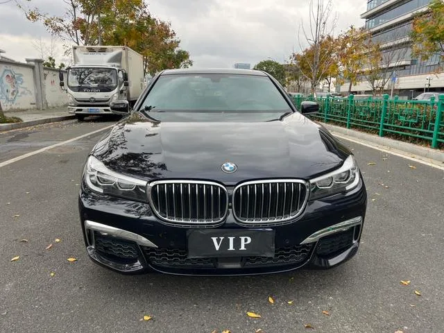 BMW 7 Series 2018 730Li Leading Type M Sports suit exterior photo 2