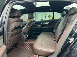 BMW 7 Series 2018 730Li Leading Type M Sports suit exterior photo 10