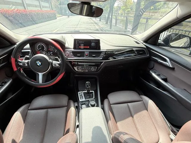 BMW 1 Series 2020 125i Leading Type M Sports suit interior photo 7 BMW 1 Series 2020 125i Leading Type M Sports suit interior photo 7