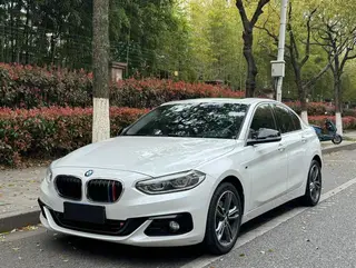 BMW 1 Series 2018 Restyling 118i Sporty exterior photo 1