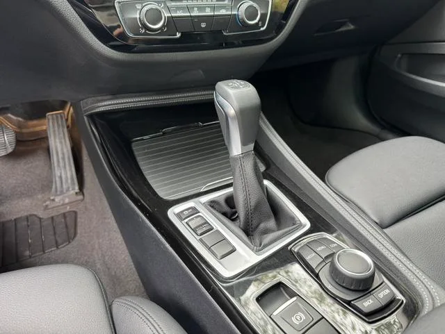 BMW 1 Series 2018 Restyling 118i Sporty interior photo 12