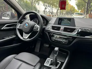BMW 1 Series 2018 Restyling 118i Sporty interior photo 13
