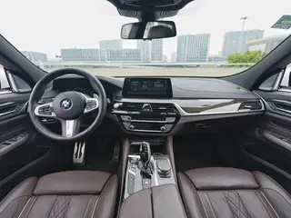BMW 6 Series GT 2019 630i M Édition du grand voyageur sportif intérieur photo 8 BMW 6 Series GT 2019 630i M Édition du grand voyageur sportif intérieur photo 8