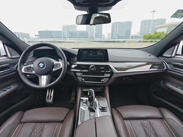 BMW 6 Series GT 2019 630i M Édition du grand voyageur sportif intérieur photo 8 BMW 6 Series GT 2019 630i M Édition du grand voyageur sportif intérieur photo 8