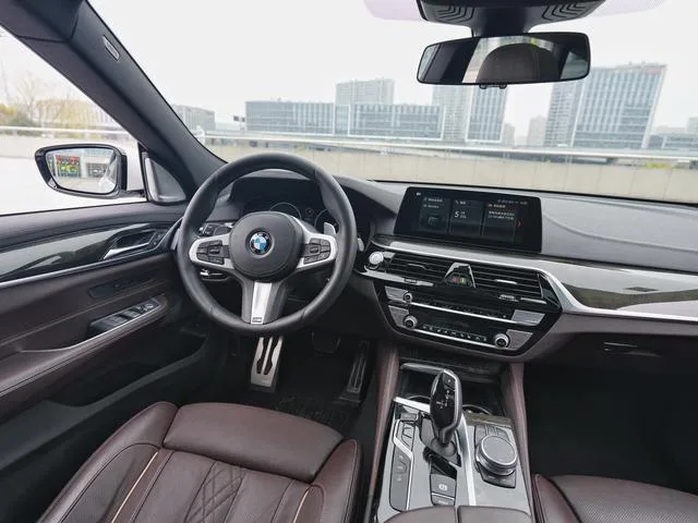 BMW 6 Series GT 2019 630i M Édition du grand voyageur sportif intérieur photo 9 BMW 6 Series GT 2019 630i M Édition du grand voyageur sportif intérieur photo 9