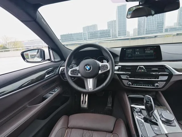 BMW 6 Series GT 2019 630i M Édition du grand voyageur sportif intérieur photo 10 BMW 6 Series GT 2019 630i M Édition du grand voyageur sportif intérieur photo 10