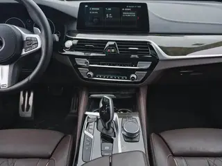 BMW 6 Series GT 2019 630i M Édition du grand voyageur sportif intérieur photo 11 BMW 6 Series GT 2019 630i M Édition du grand voyageur sportif intérieur photo 11