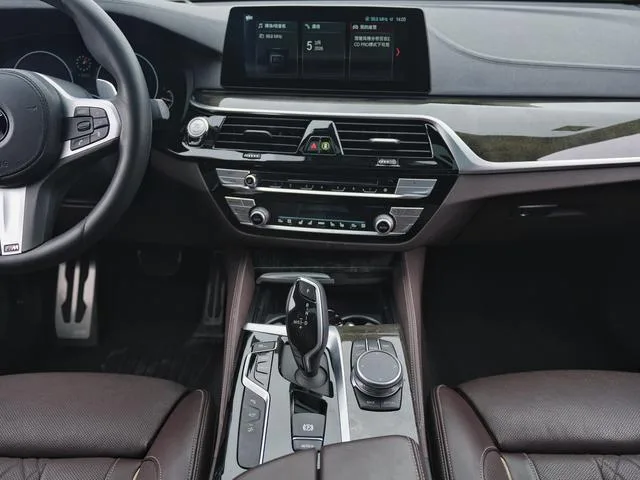 BMW 6 Series GT 2019 630i M Édition du grand voyageur sportif intérieur photo 11 BMW 6 Series GT 2019 630i M Édition du grand voyageur sportif intérieur photo 11