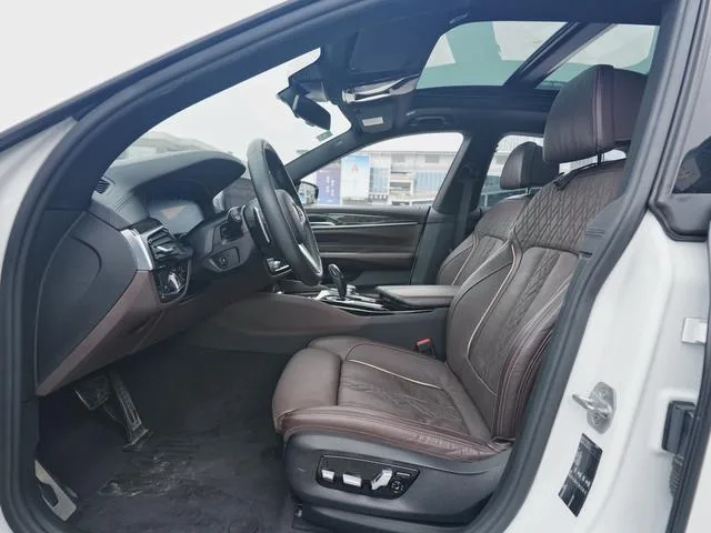 BMW 6 Series GT 2019 630i M Édition du grand voyageur sportif intérieur photo 13 BMW 6 Series GT 2019 630i M Édition du grand voyageur sportif intérieur photo 13